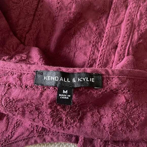 KENDALL And Kylie Laced Cropped Top Burgundy - Picture 5 of 8